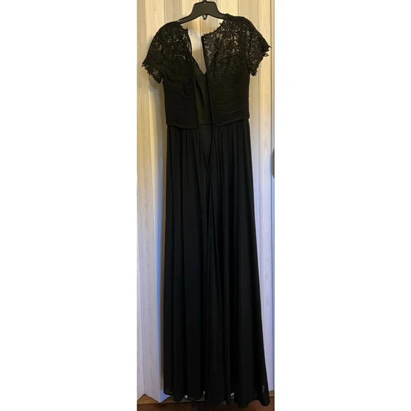 NWT La Femme Gown 29772 Floral
Embroidered Sheath Dress in Black Size 8 - Picture 6 of 11